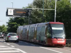 Foto Agenzia Candussi/ Baschieri/ Mestre, viale della libertà/ Il tram si ferma all'imbocco del ponte della libertà