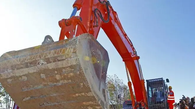 Ferrazza Romano D'Ezzelino cantiere strada pedemontana posa della prima pietra Luca Zaia manovra la ruspa