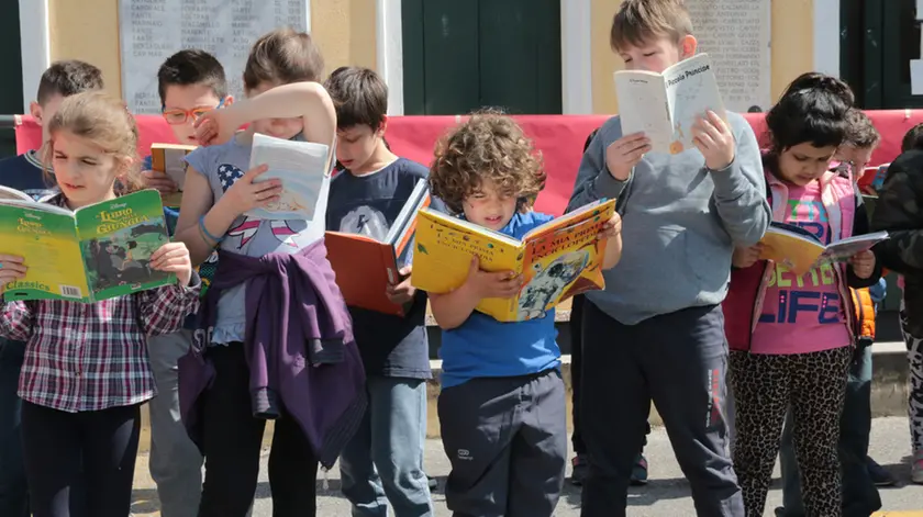 Foto Agenzia Candussi/Morsego/Giornata mondiale del libro/Piazzale Muranetto/Zelarino, Mestre/Scuola Parolari