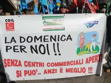 Interpress Morsego Venezia, 22.02.2012.- Manifestazione lavoratori dei supermercati davanti al TAR di Venezia.-