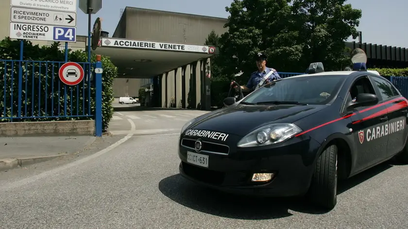 FERRO - INCIDENTE SUL LAVORO - CARABINIERI ALLE ACCIAIERIE VENETE