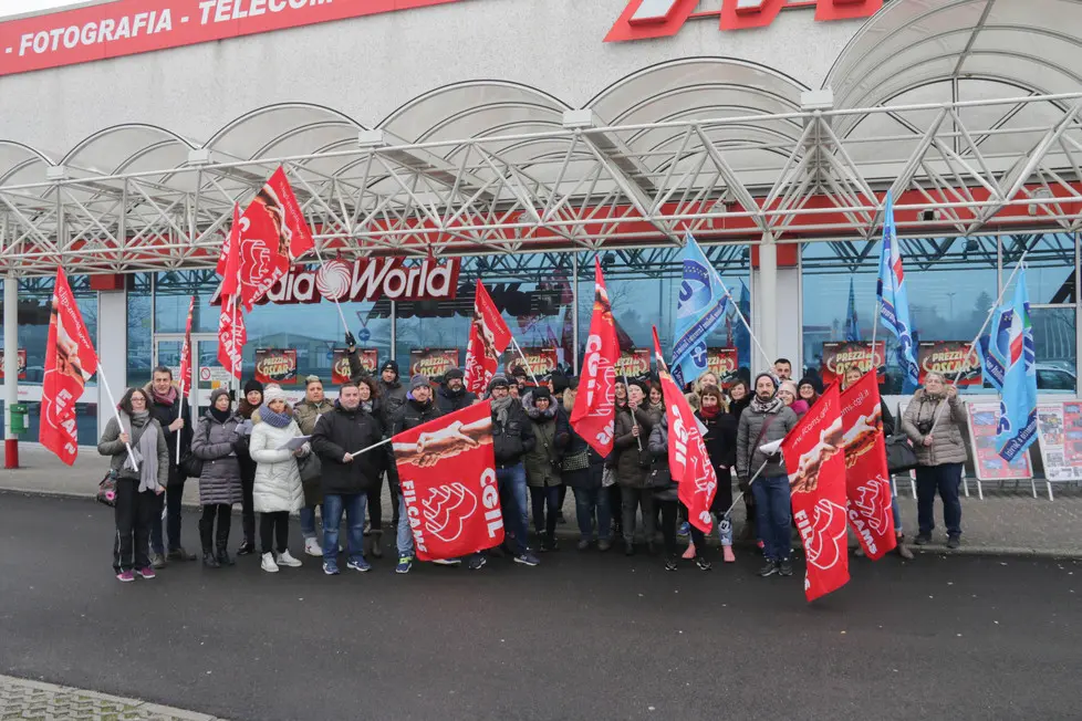 Foto Agenzia Candussi/ Artico/ Mestre, zona Auchan/ Sciopero dei dipendenti di Media World