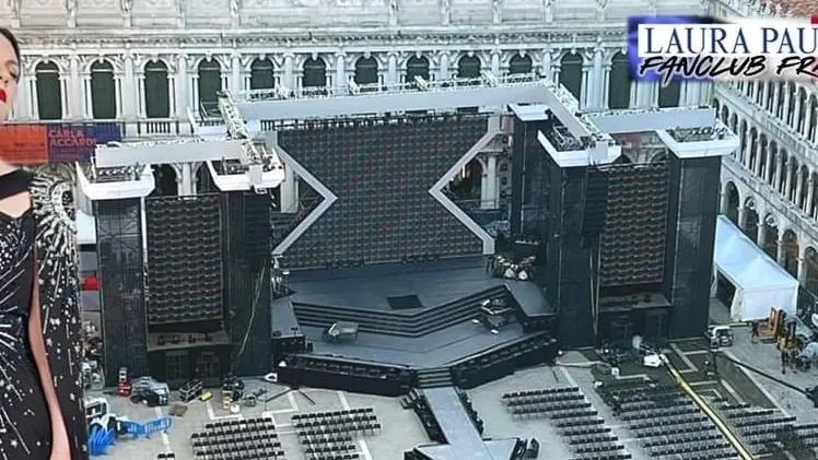 Il grande palco allestito in Piazza San Marco per i tre concerti di Laura Pausini