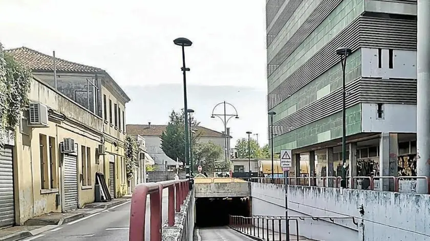 Il sottopasso di via Dante, uno dei punti più pericolosi della città