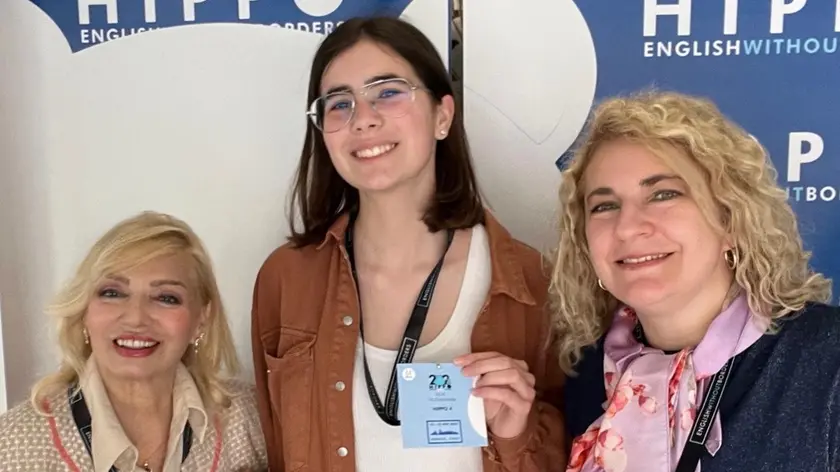 Eva Pizzamano con la coordinatrice nazionale Josie Tedesco e la prof Laura Galante