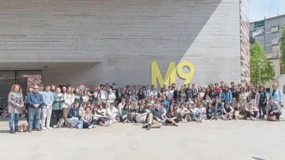 La foto delle premiazioni dei ragazzi delle scuole del concorso “YouSchool”