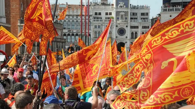 Interpress/Mazzega. Morsego Venezia, 25.04.2014.- Piazza San Marco, manifestazione Venetista.-