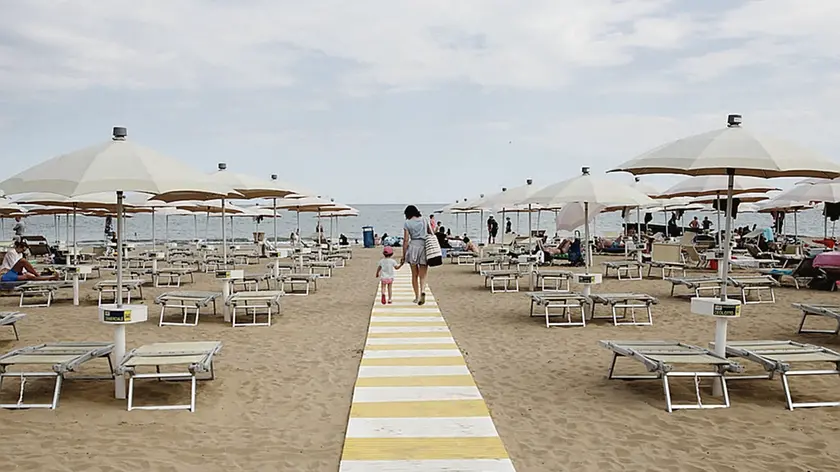 30/05/2020 Jesolo, Fase 2. Primo weekend di mare sulle spiagge con gli ombrelloni aperti
