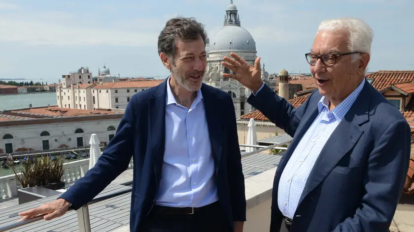 Il direttore Arti Visive Ralf Rugoff e il presidente della Biennale Paolo Baratta (foto Interpress)