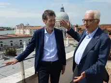 Il direttore Arti Visive Ralf Rugoff e il presidente della Biennale Paolo Baratta (foto Interpress)