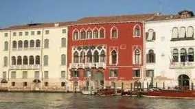 Al centro Palazzo Molin con la facciata rossa L’Agenzia del Demanio lo ha messo sul mercato