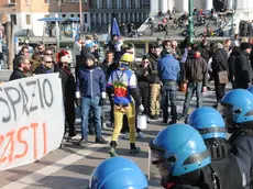 Faccia a faccia tra Forza Nuova e Centro sociali in occasione di un comizio del 2014