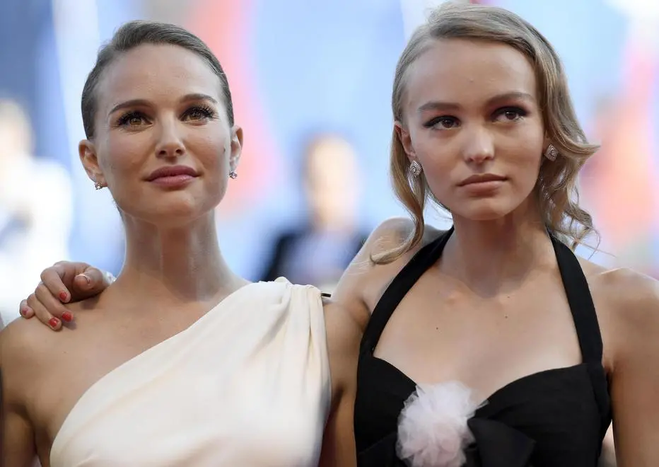 US actresses Natalie Portman (L) and Lily-Rose Depp arrive for the premiere of 'Planetarium' during the 73rd Venice Film Festival in Venice, Italy, 08 September 2016. The movie is presented out of competition at the festival running from 31 August to 10 September. ANSA/CLAUDIO ONORATI