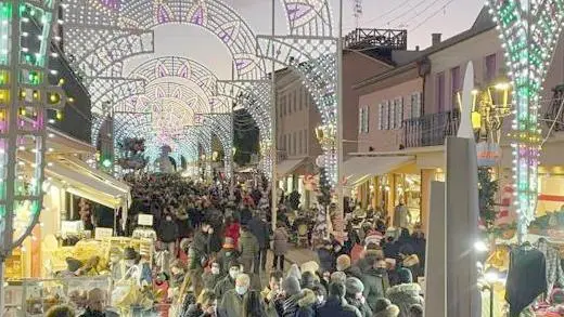 Caorle Wonderland, uno degli appuntamenti di maggiore richiamo in Veneto orientale: il sindaco ha lasciato aperte le casette ma ha annullato tutti i concerti