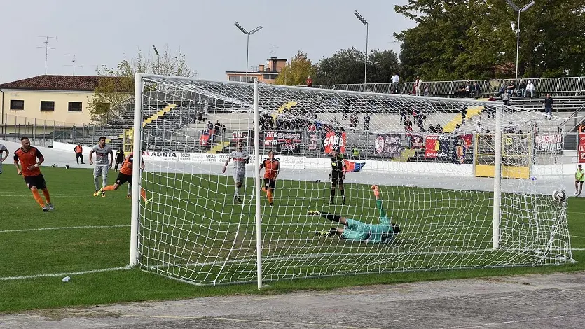 CRUCCU - DINO TOMMASELLA - PORTOGRUARO - A.C MESTRE VS. SS.SAMBENEDETTESE - GOAL SU RIGORE DI BECCARO