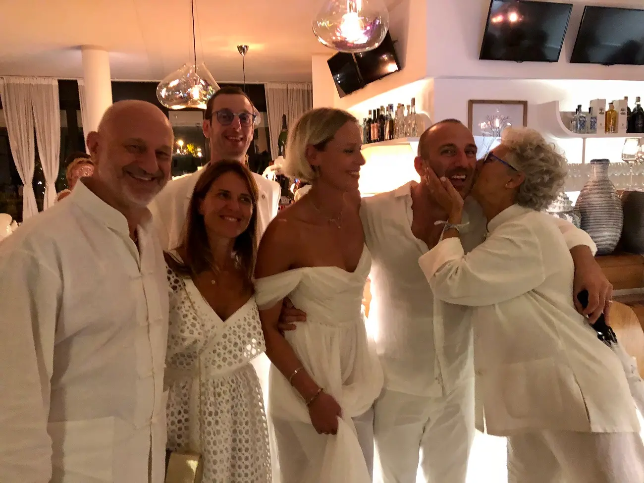 Federica Pellegrini al suo compleanno: tutti in bianco a Jesolo per i 30 anni della campionessa