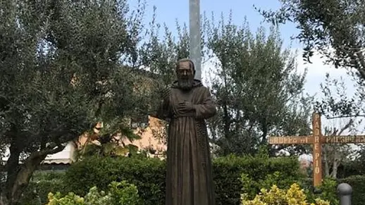 LAMANTEA - TOMMASELLA - PRAMAGGIORE - IL CIPPO IN ONORE DI PARDRE PIO REALIZZATO DA MAGANZA ARMANDO
