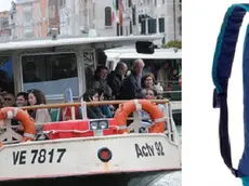 Interpress/Mazzega Carrai Venezia, 18.04.2014.- Turismo Pasquale, imbarcaderi e vaporetti ACTV presi d'assalto da turisti e veneziani.-