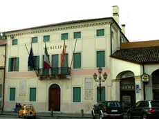 02/10/04..Mirano (Ve)..Piazza Martiri della Liberta'..(c) Light Image