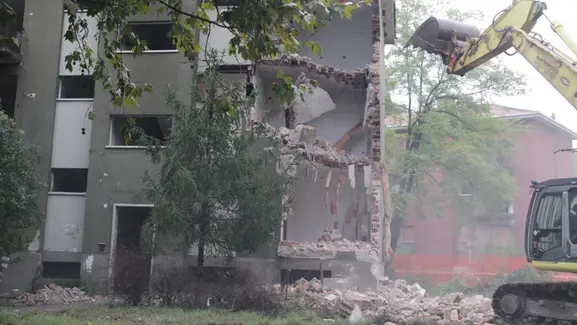 Abbattimento della palazzina al civico 91 delle vaschette in via Pasini a Marghera