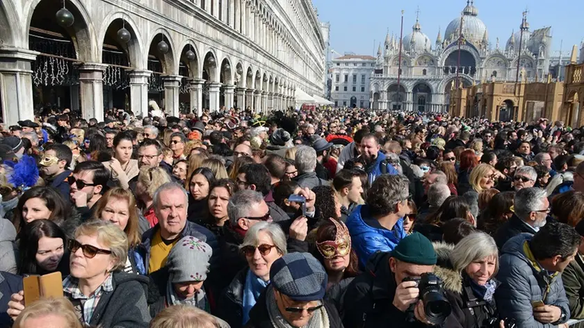 Interpress/M.Tagliapietra Venezia 19.02.2017. Carnevale. Folla, Controlli forze dell'ordine, maschere.