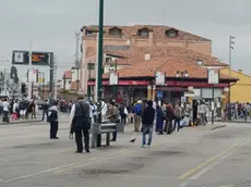 Interpress/M.Tagliapietra Venezia 15.05.2015.- Sciopero ACTV. Pendolari in attesa di un autobus che non arriva.