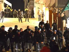 Interpress/Mazzega Venezia, 05.12.2015.- Manifestazione anarchici.- Nella foto ponte di Rialto bloccato dalle forze dell'ordine