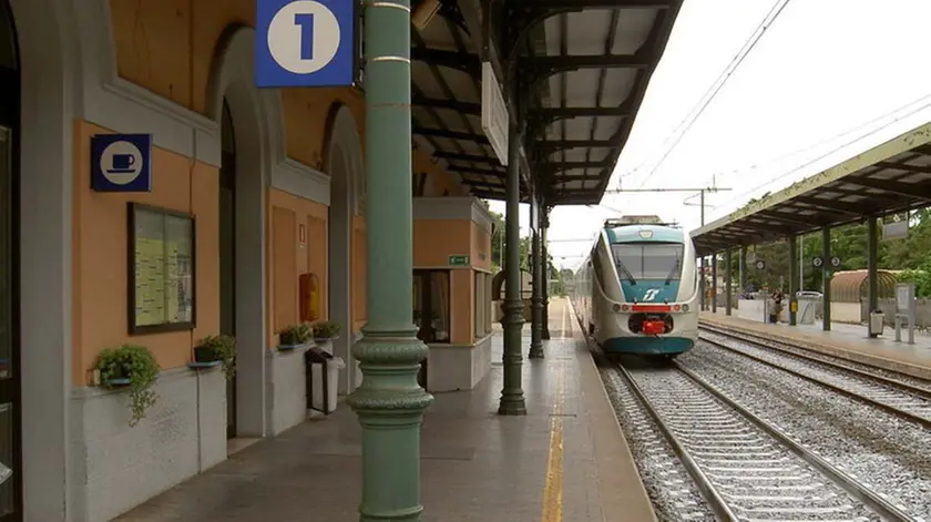 COLUCCI FGAVAGNIN SAN DONA DI PIAVE STAZIONE FERROVIA MARCIAPIEDI SCONNESSI