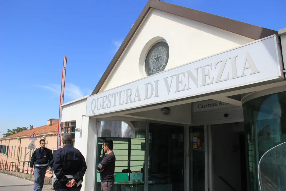Suicidio di un agente alla questura di Venezia