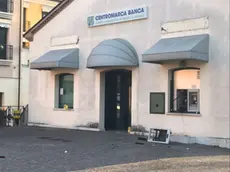 Quello che resta dello sportello bancomat a Noale (foto Pòrcile)