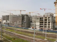 Il muro di nuove costruzioni in via Ca' Marcello