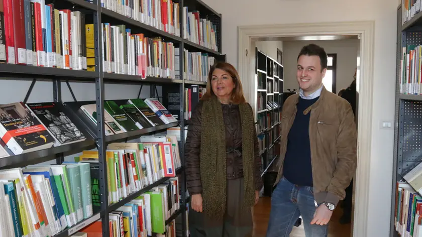 Foto Agenzia Candussi/ Chiarin/ Mestre, biblioteca VEZ/ Presentazione delle nuove sale - nella foto l'ass. Simone Venturini e la dirigente di VEZ Angela Fiorella