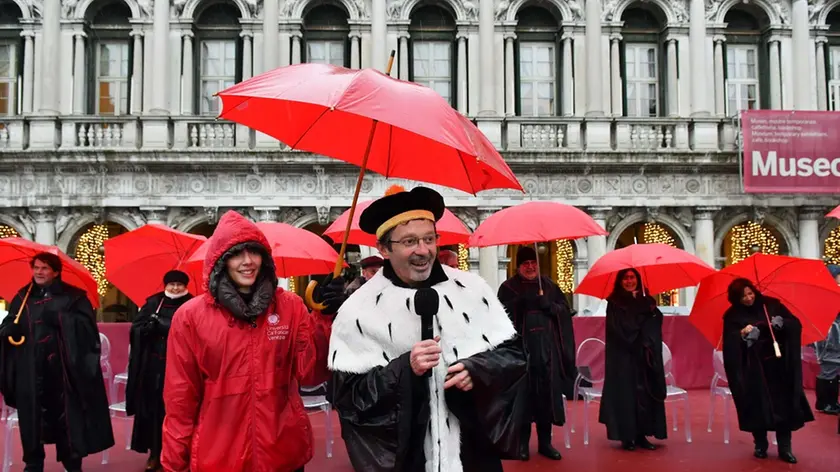Venezia 13.12.2019.- Cerimonia di consegne delle Lauree in piazza San Marco. Rettore Michele Bugliesi