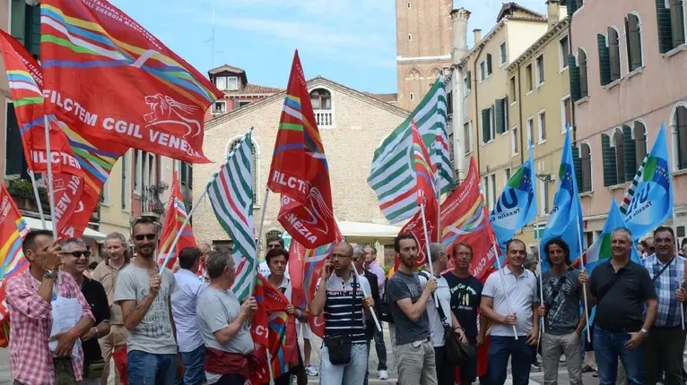 INTERPRESS/GF.TAGLIAPIETRA. 28.07.14.- MAFIFESTAZIONE DEI CHIMICI FINO A PALAZZO BALBI.