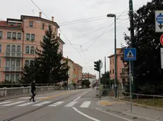 agenzia Candussi. giornalista Chiarin. Descrizione: primo giorno di apertura di alcune zone a traffico limitato e diminuzione delle tariffe dei parcheggi in centro. nella foto nuovi orari ztl di via Colombo-incrocio viale San Marco.