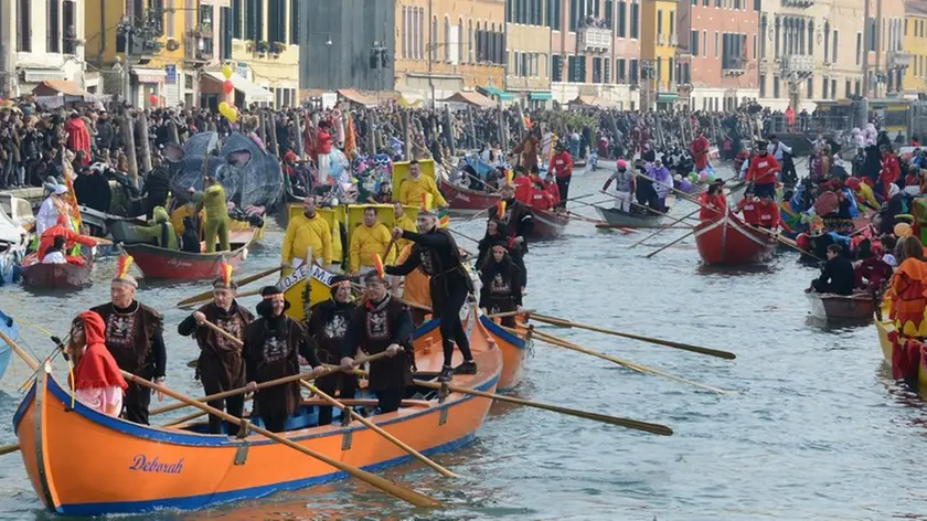 Interpress/M.Tagliapietra Venezia 28.01.2018.- Carnevale di cannaregio. Corteo acqueo mascherato con pantegana lungo il Canal Grande da San Marco a rio di cannaregio.