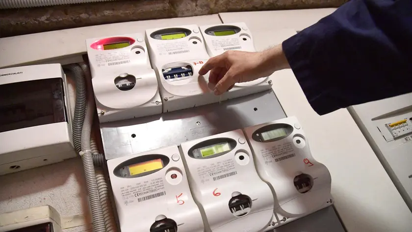 Contatori di energia elettrica in un palazzo, Genova 14 marzo 2018 ANSA/LUCA ZENNARO