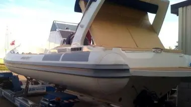 Il gommone donato alla guardia costiera ausiliaria