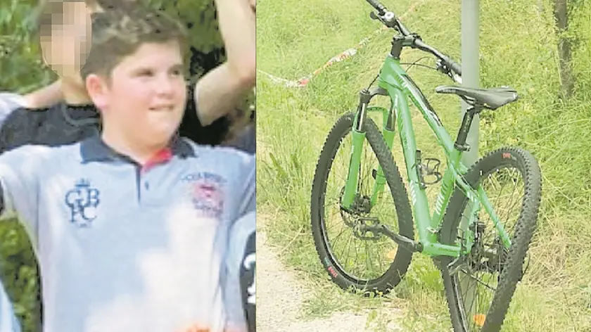 Andrea Marigo e la sua adorata bicicletta mountain bike con i segni dell'incidente