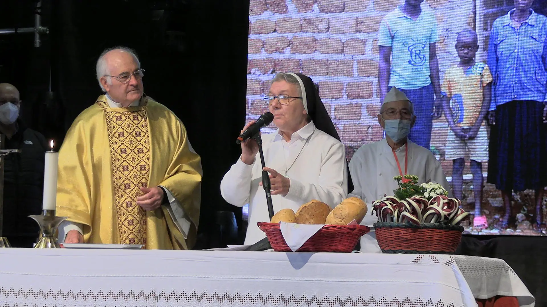 Suor Lina Basso e don Anselmo Durante