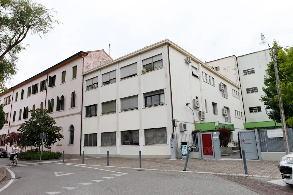 Agenzia Candussi, giornalista Furlan. Casa di riposo Santa Maria dei Battuti in via Spalti Mestre.