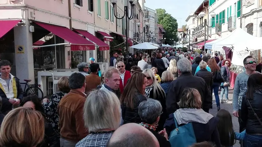 DINELLO - TOMMASELLA DINO - SAN DONA' DI P. - LO STREET FOOD DI SERA E "CENTOPASSIONI" PER LE STADE