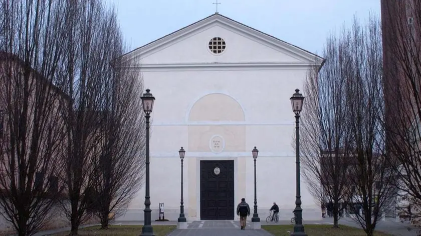 Mirano (Venezia):..LA CHIESA..04/03/2004 © Light Image studio..Morsego