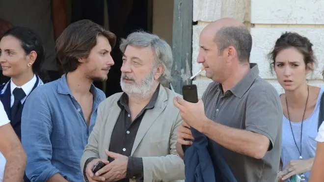 INTERPRESS/TAGLIAPIETRA. ANTONIO ALBANESE E GIANNI AMELIO ALL'USCITA DEL CARCERE FEMMINILE.