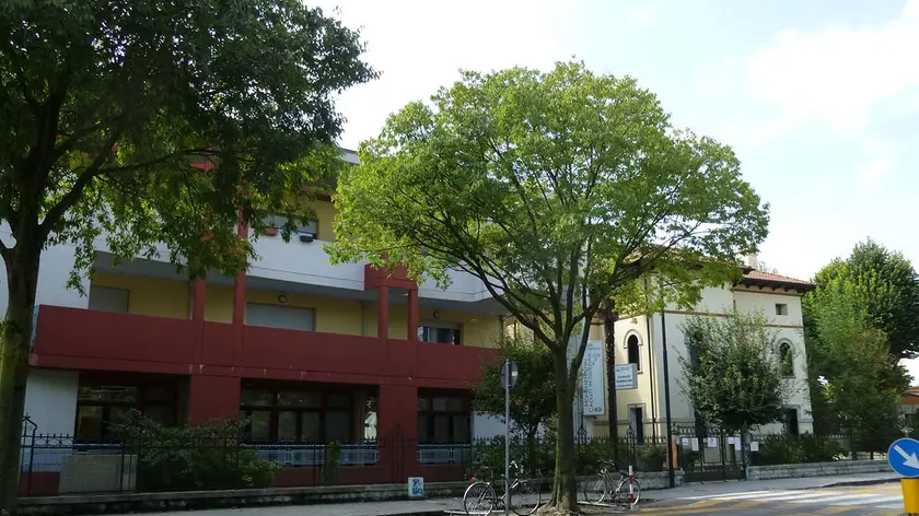 Uno degli edifici della casa di riposo Monumento ai Caduti