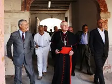 Il cardinale Angelo Scola e Giuliano Segre entrano nell’ex convento