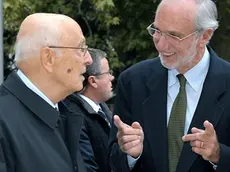 Il Presidente della Repubblica Giorgio Napolitano con l'architetto Renzo Piano in occasione dell'inaugurazione dell'Auditorium del Parco, 07 ottobre 2012 a L'Aquila. ANSA/ANTONIO DI GENNARO-Ufficio Stampa della Presidenza della Repubblica