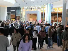 Centri commerciali della terraferma Veneziana presi d'assalto il giorno di Pasquetta - nella foto Nave de Vero