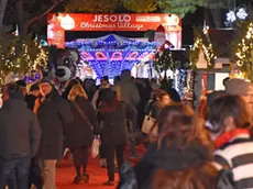 COLUCCI - DINO TOMMASELLA - JESOLO LIDO- INAUGURAZIONE DEL VILLAGGIO DI NATALE CON ACCENSIONE ALBERO E VISITA AI MERCATINI