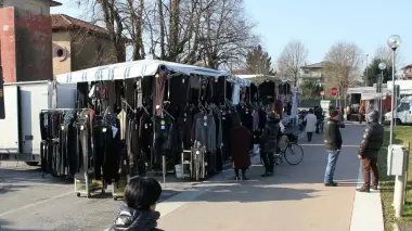 Il mercato del lunedì a Chirignago in piazza San Giorgio e dintorni